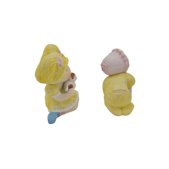 Two Vintage Cabbage Patch Kids Porcelain Figurines Girl with Puppy and Baby - Picture 3 of 10